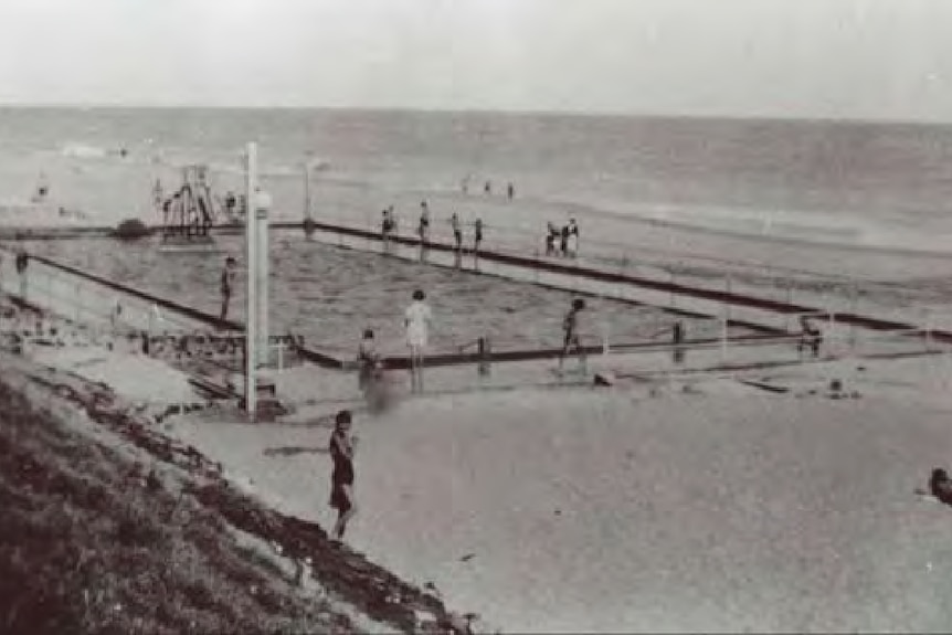 Old photo showing an ocean pool from the 1930's