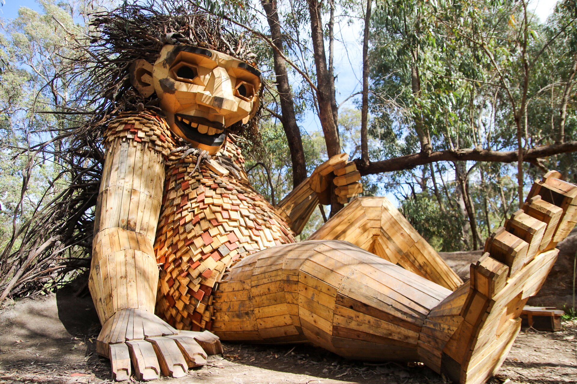 Arson squad investigates Giants of Mandurah fire which destroyed popular sculpture nccRea