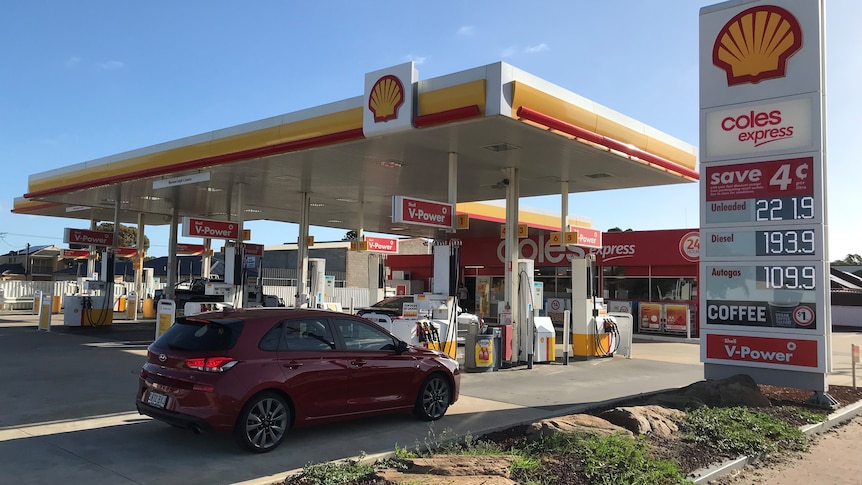 Wide shot of a Shell service station in Adelaide, showing unleaded petrol at 221.9 cents a litre.