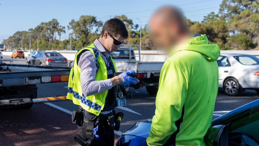 Dix-sept personnes inculpées dans le cadre de la répression contre l’industrie des dépanneuses à Perth