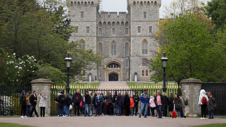 Tourists stand at the gates of Windsor Castle in Windsor, Britain, May 3, 2019.