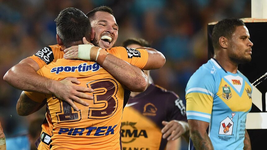 Mitchell Dodds celebrates try against Titans