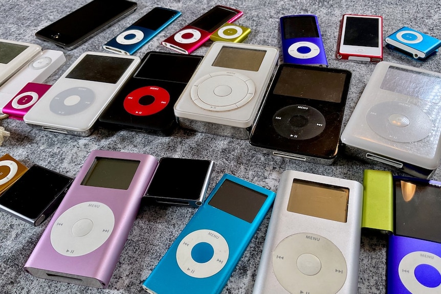 iPod turns 20: How Apple's music player changed the world, then faded out -  ABC News