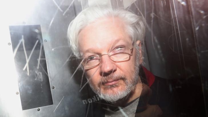 Julian Assange ist zu krank, um anwesend zu sein, als das Gericht den Vorwurf eines „atemberaubenden“ Komplotts zur Vergiftung anhört