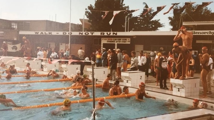 A colour photograph from the 1980s of a swimming carnival at the Glenorchy pool