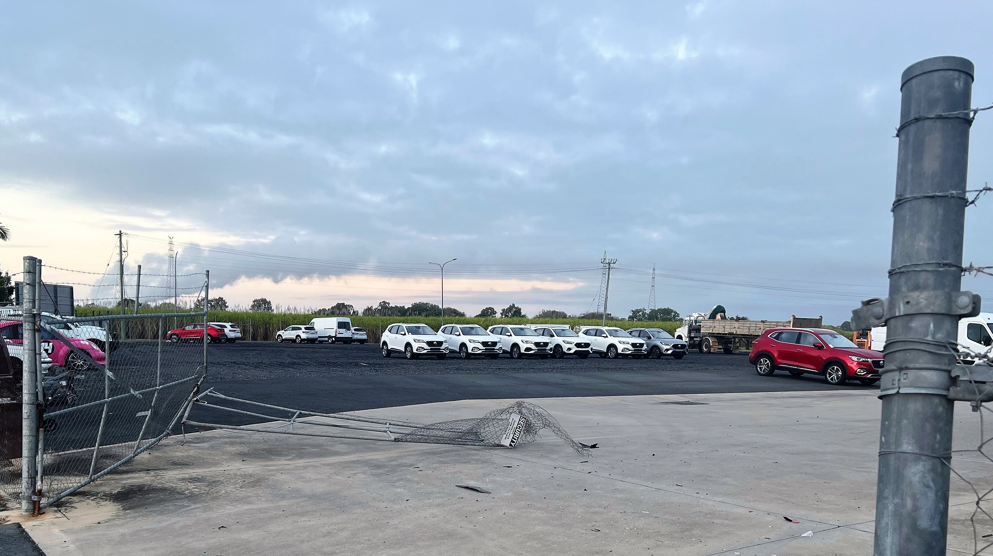 New Pioneer Motors car yard hit by thieves in Mackay - ABC News