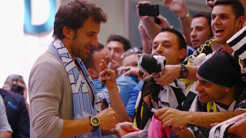 Del Piero was welcomed by hundreds of Sydney FC and Juventus fans.