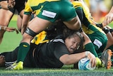 Aldora Itunu stretches out her right arm to score a try for New Zealand against Australia.