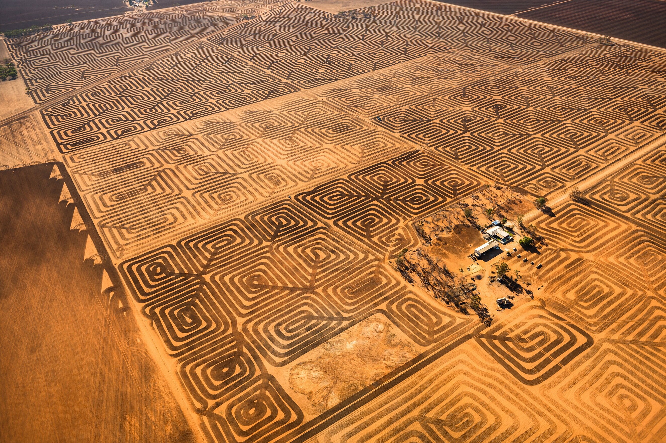 SA bushfires Farmers fight to save topsoil after devastating 85,000