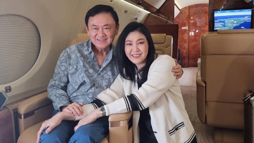 Thaksin Shinawatra with his sister Yingluck on a plane 