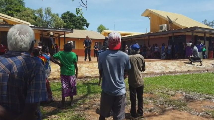 Ngukurr community stands around police officer who is apologises for putting a 7 year old boy in his van.