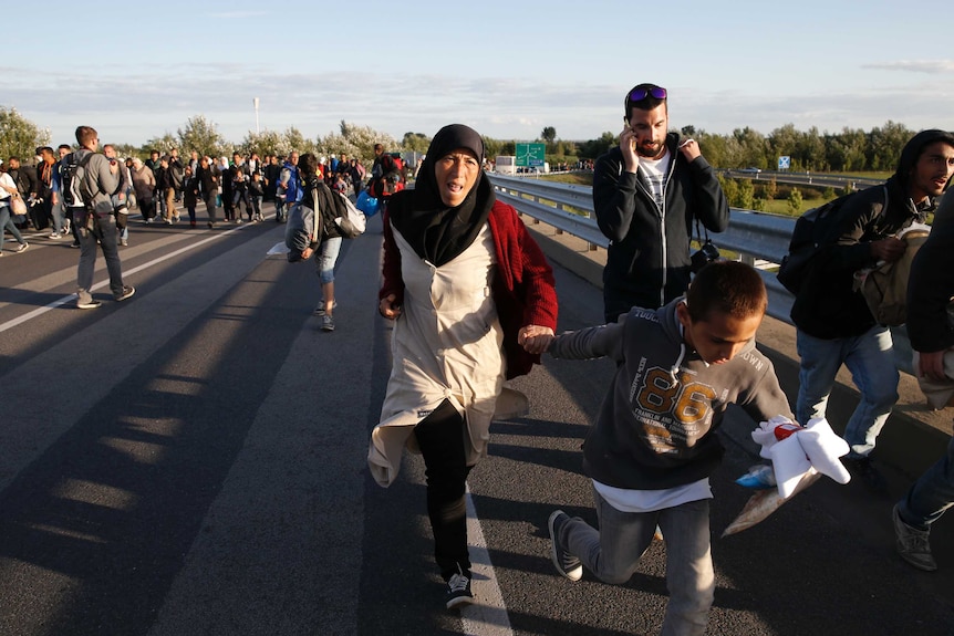 Asylum seekers on highway heading for Budapest