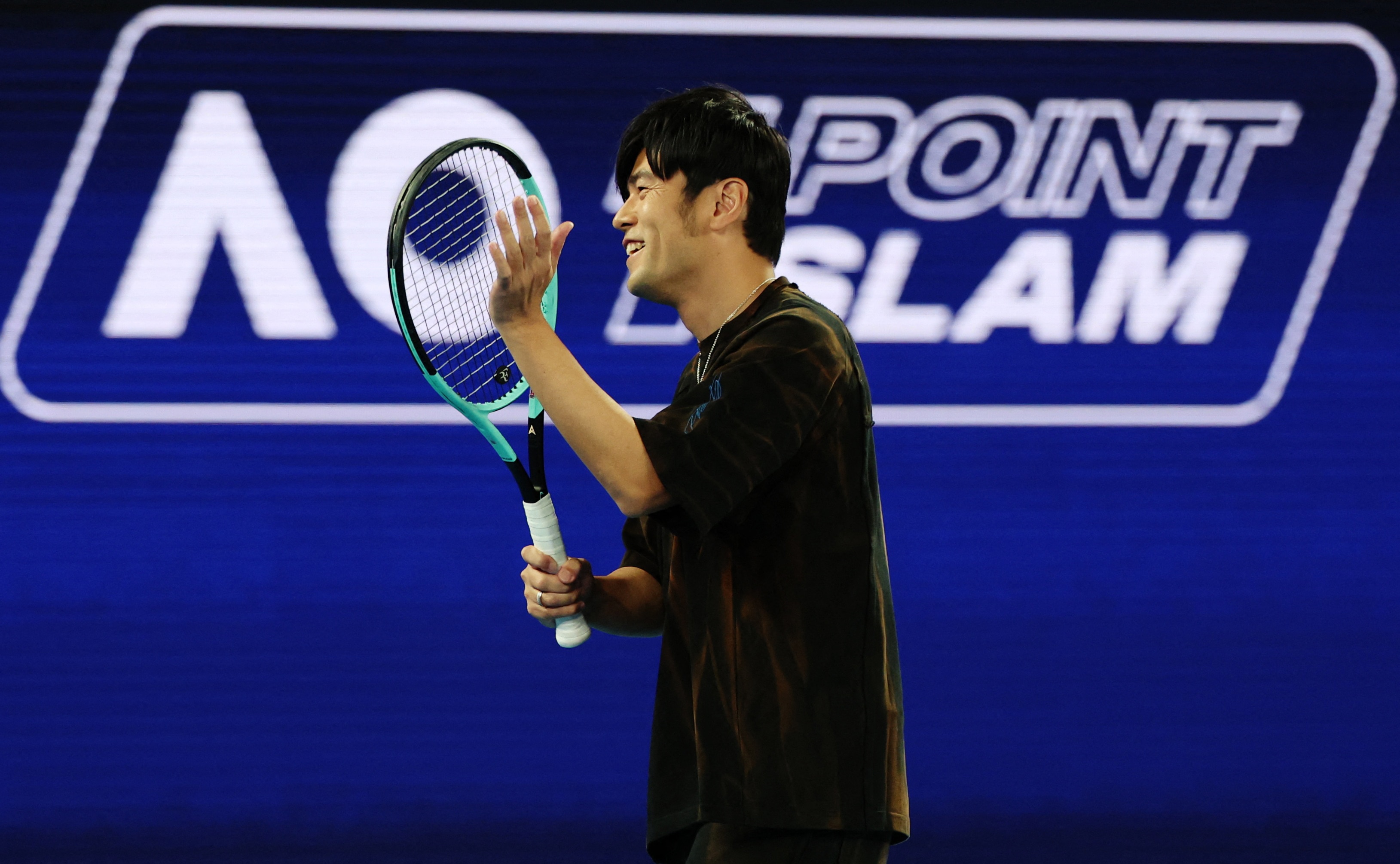 El cantante de mandopop Jay Chou en la cancha del Abierto de Australia 2026 