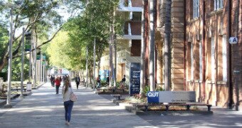 Students walk through QUT gardens point campus in Brisbane - generic