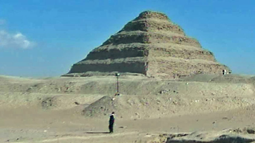 The two tombs, which date back more than 4 thousand years, were discovered near the Saqqara pyramids in Egypt.