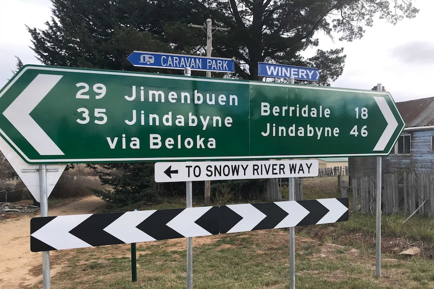 A sign for towns located in Dalgety