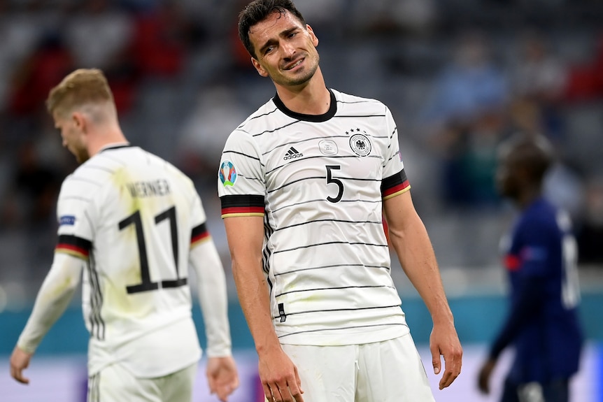 Mats Hummels slumps his shoulders and looks pained