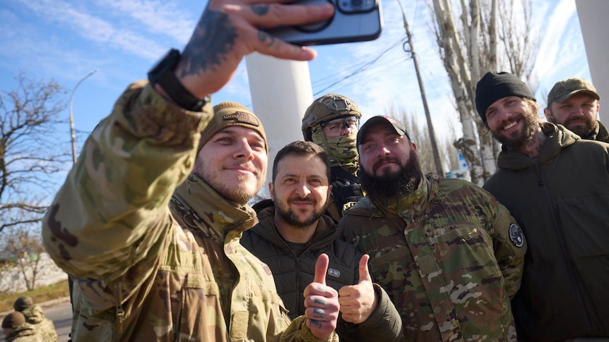 Soldiers posing for a selfie with Ukrainian President.
