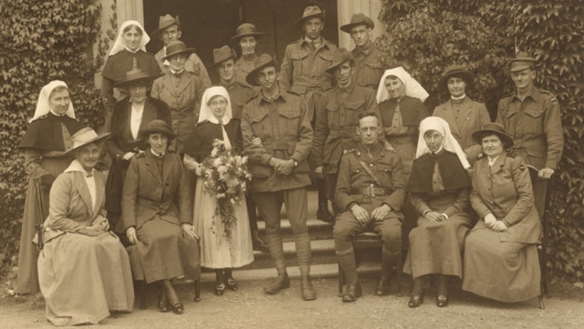 George Laffin and Nellie Pike pose after their wedding in 1917, surrounded by their fellow soldiers and nurses.