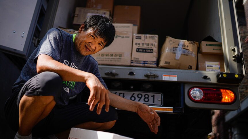 Delivery driver Lee Seong-Wook.