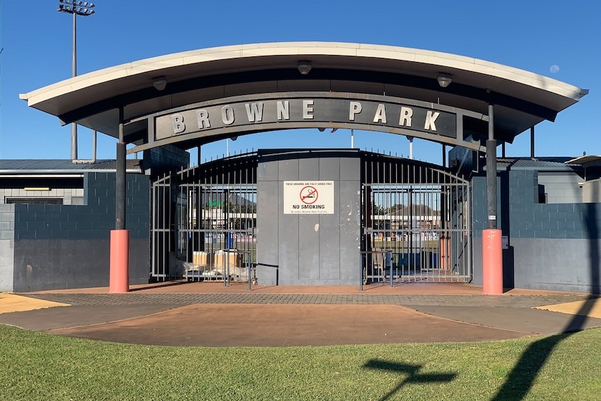 Gates with a sign and roof that say Browne Park, grass in foreground.