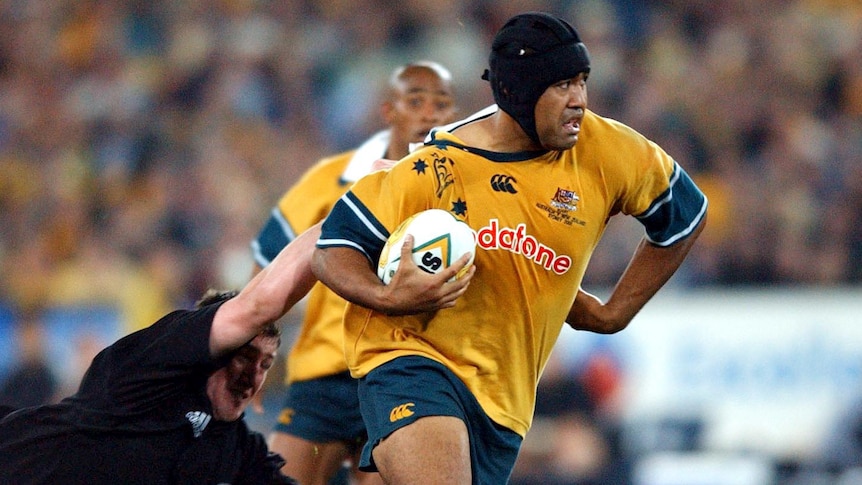 Australian Wallabies Toutai Kefu steps through the New Zealand All Blacks defence.