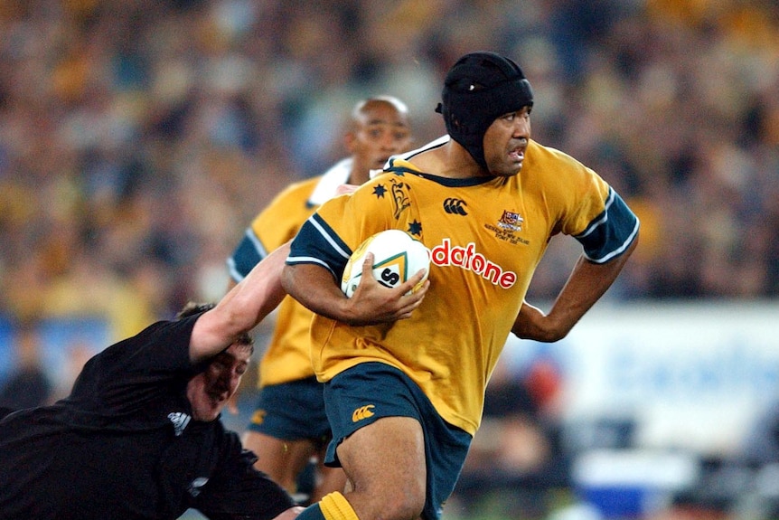 Australian Wallabies Toutai Kefu steps through the New Zealand All Blacks defence.