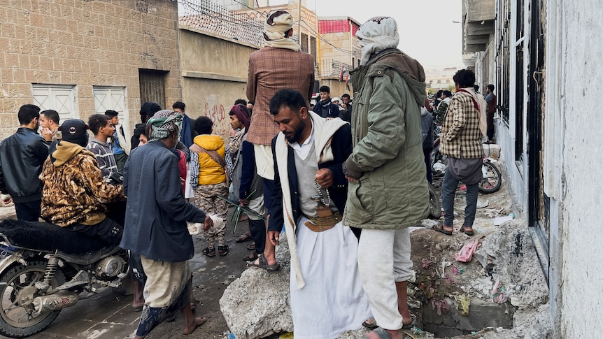 По меньшей мере 78 человек погибли в давке в столице Йемена Сане.