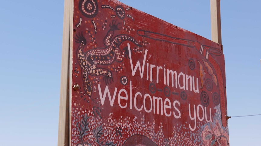 A sign painted in an Indigenous style saying "Wirrimanu welcomes you".