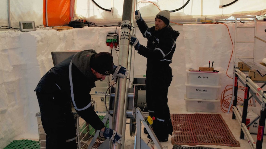 Setting up the ice core drill