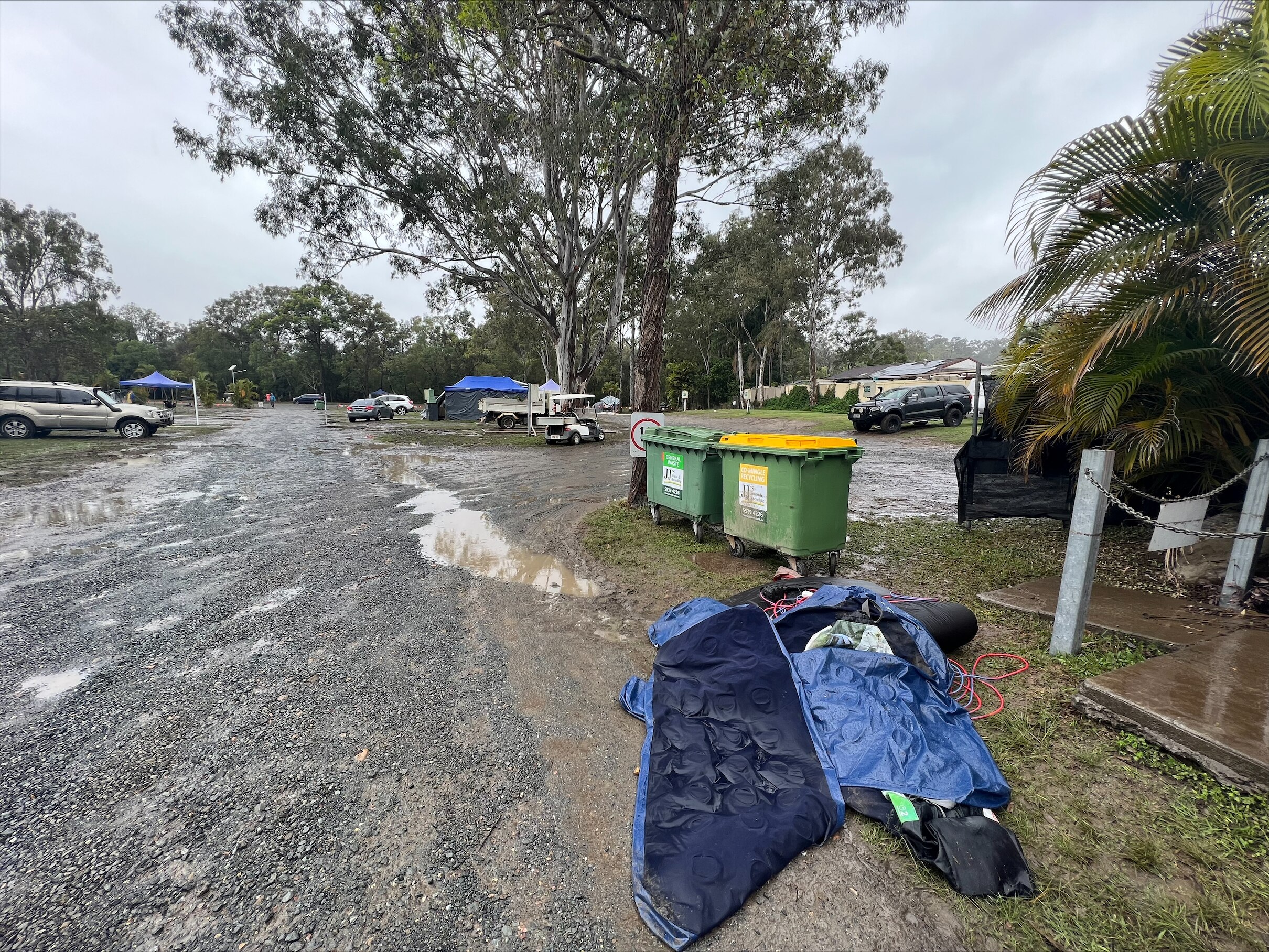 Severe weather hits south-east Queensland, more than 200mm of rain ...