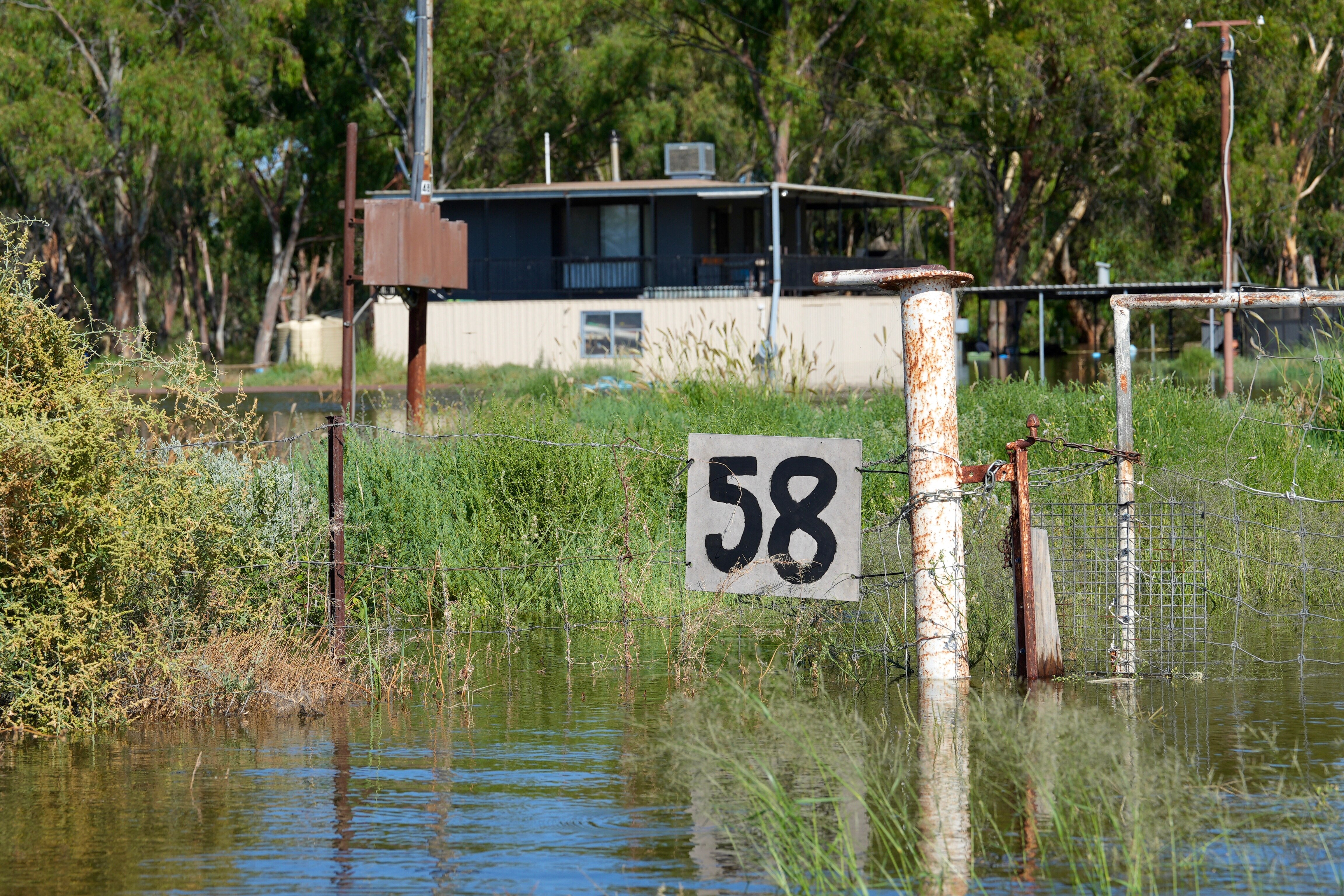 Menindee residents still cleaning up a year after NSW floodwaters took