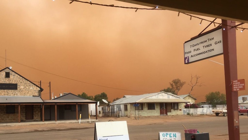 Dust storm hits Broken Hill