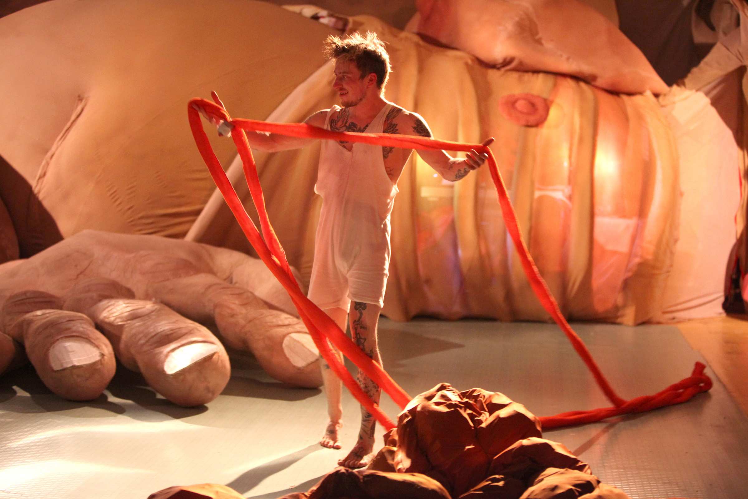 Melbourne theatre company aims for record with world's largest human