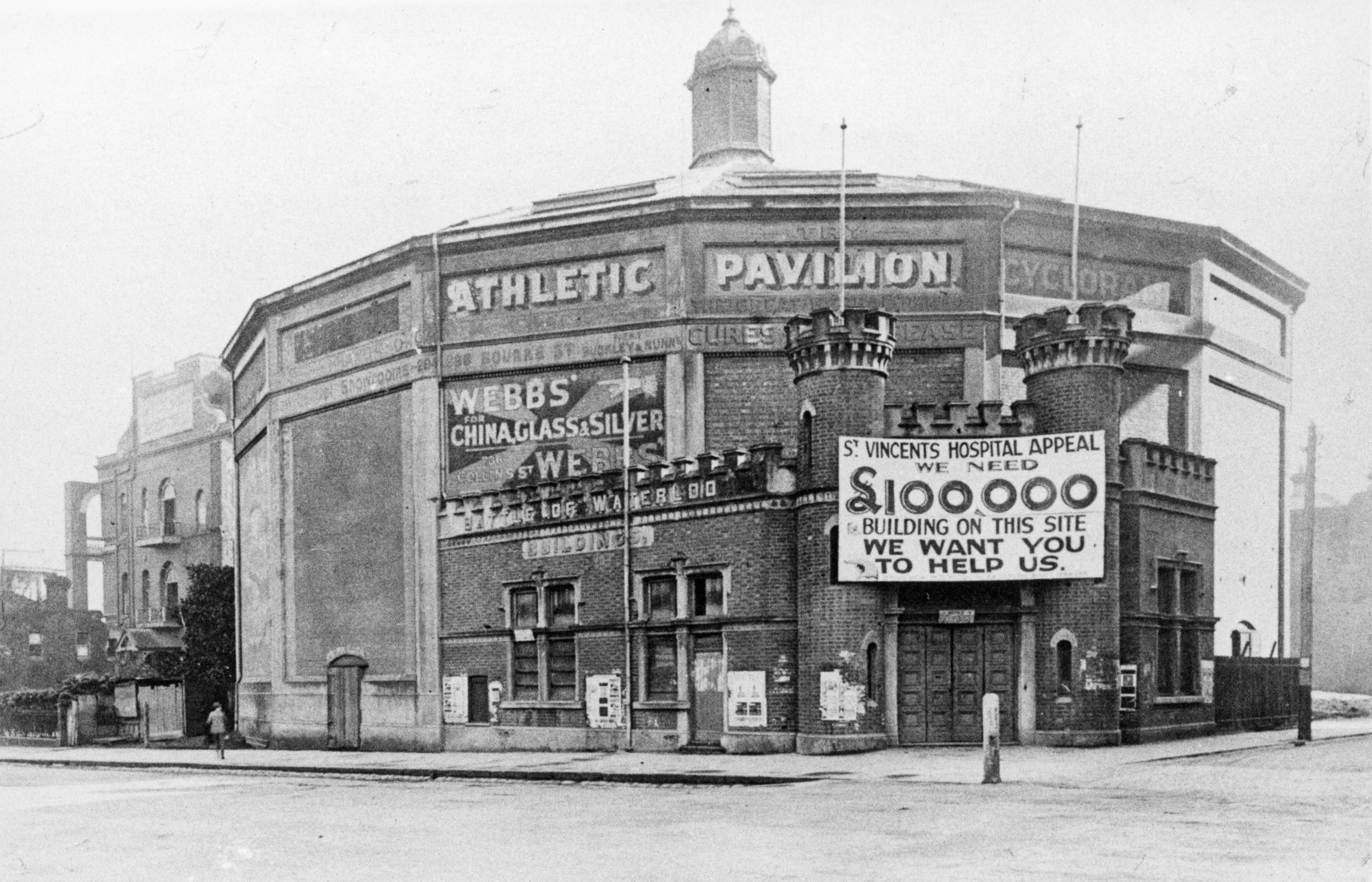 A black-and-white archival photo of the Cyclorama buiding in Fitzroy.