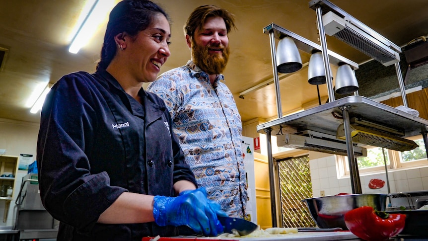 Lancement d’un nouveau restaurant d’entreprise sociale Ezidi en Nouvelle-Angleterre, NSW, offrant un cheminement de carrière aux réfugiés