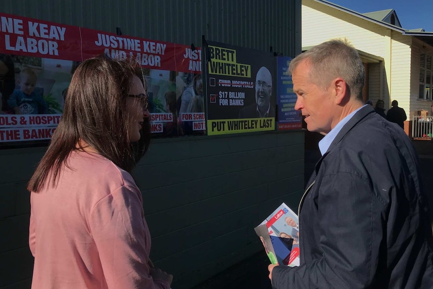 Opposition leader Bill Shorten speaks with a voter