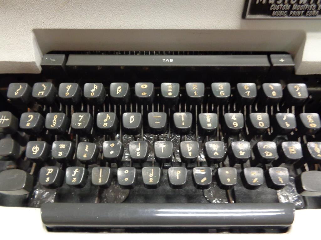 Music typewriter Historical keys to composition in the collection of