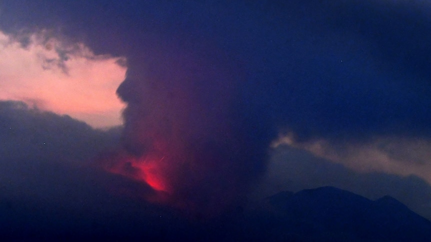 Le volcan Sakurajima entre en éruption sur une île de l’ouest du Japon, des évacuations sont ordonnées dans les villes voisines