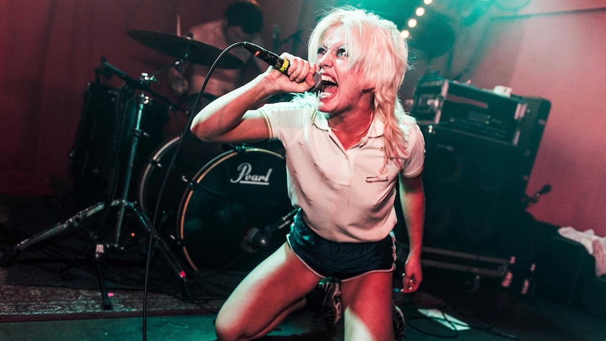 Amy And The Sniffers
