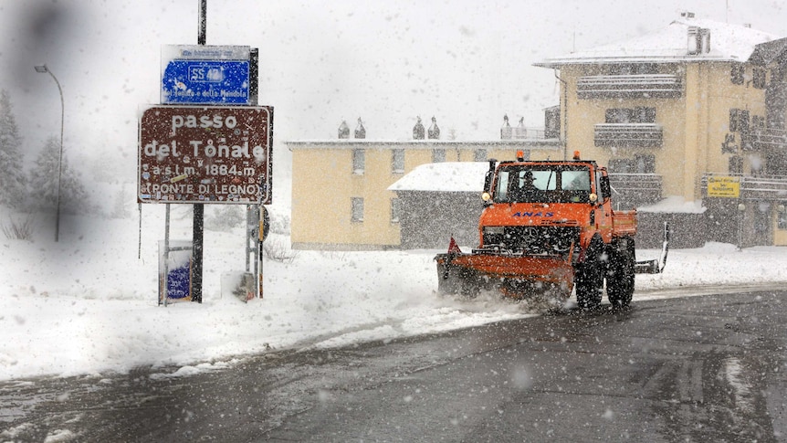 Snow ploughs Giro course