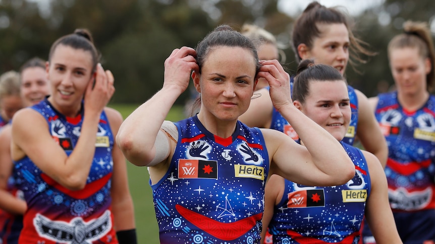Daisy Pearce backs AFL’s decision to scrap minute’s silence for the Queen during AFLW’s Indigenous round – ABC News