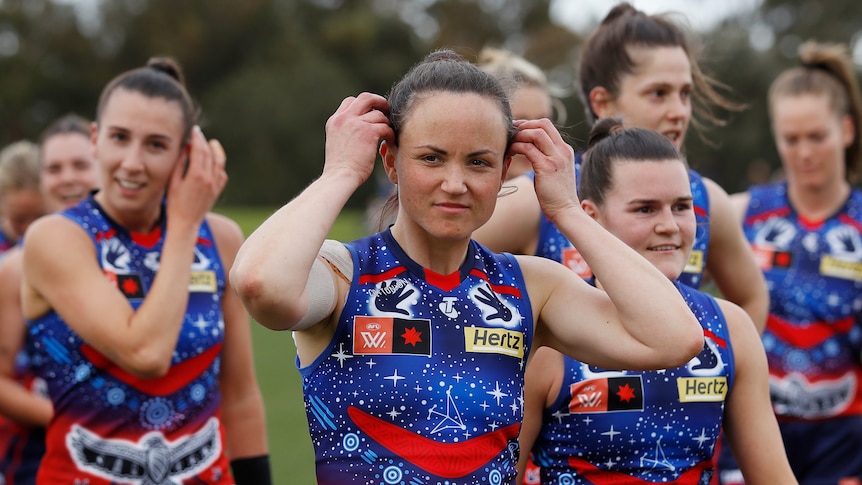 Daisy Pearce soutient la décision de l’AFL de supprimer une minute de silence pour la reine lors de la ronde autochtone de l’AFLW