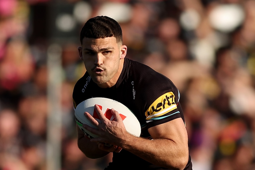  Nathan Cleary of the Panthers runs the ball during the NRL Qualifying Final match between Penrith Panthers and New Zealand Warriors at BlueBet Stadium on September 09, 2023 in Penrith, Australia.