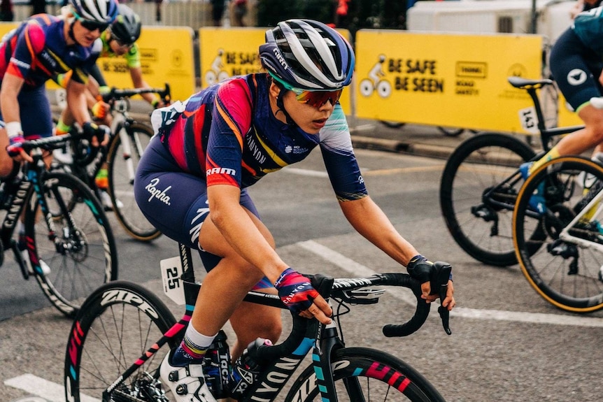 Jessica Pratt races in the Tour Down Under