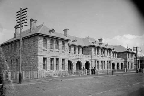 The police barracks on James Street, Perth, c1907
