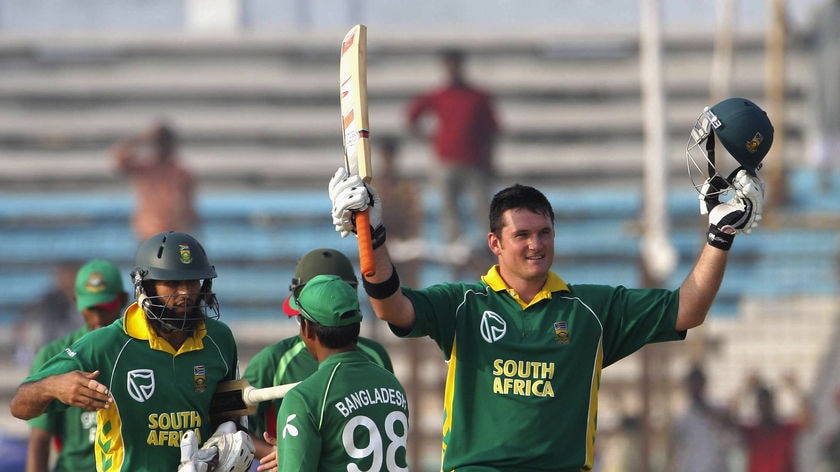 Graeme Smith celebrates a century against Bangladesh