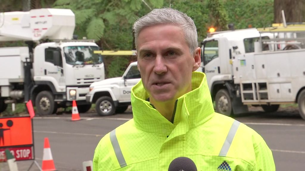 Storm Hit Houses In Melbourne May Be Without Power For Weeks Abc News