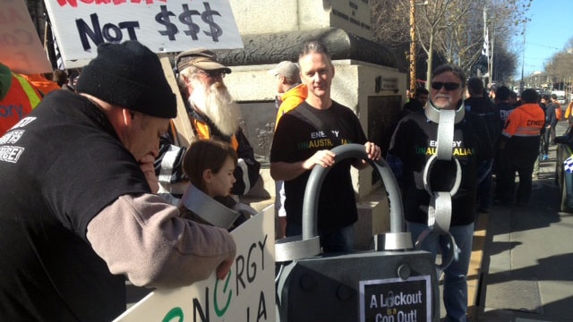 CFMEU members protest against Yallourn lockout