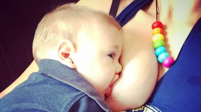 breastfeeding selfie